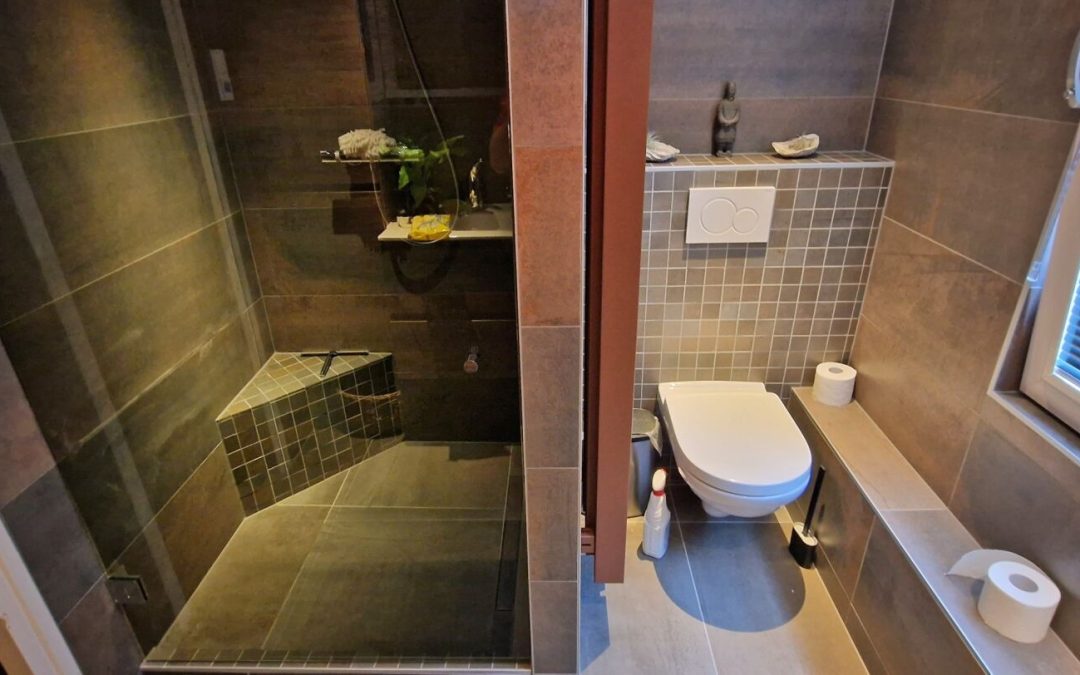 Een nieuwe badkamer in Tuk